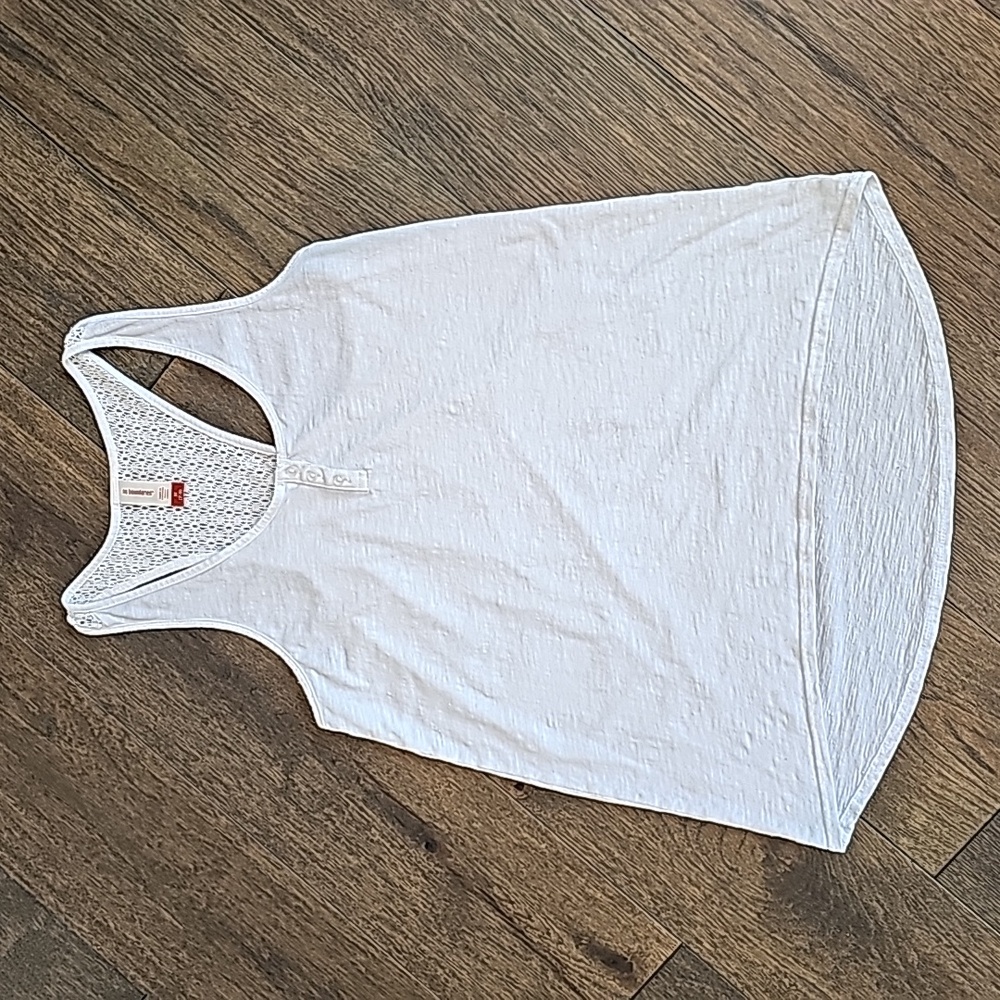 CROCHET LACE RACER TANK. SIZE MEDIUM